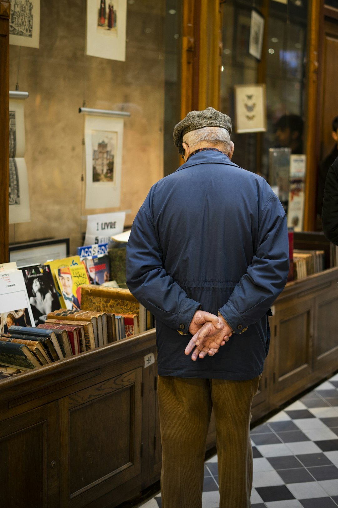 detective investigating store